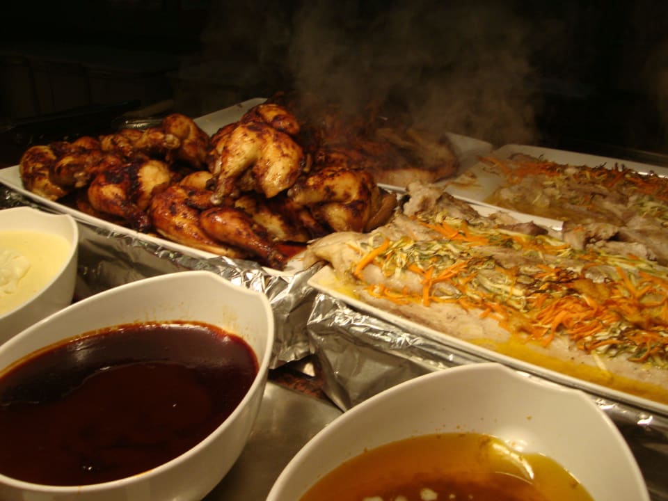 Abendessen - halbe Hähnchen und Lachsfilet Hotel Riu Palace Riviera Maya