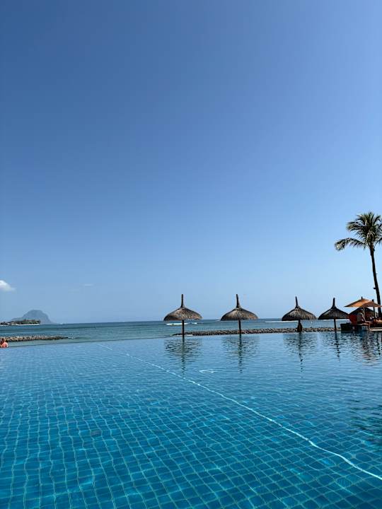 Pool Sands Suites Resort & Spa