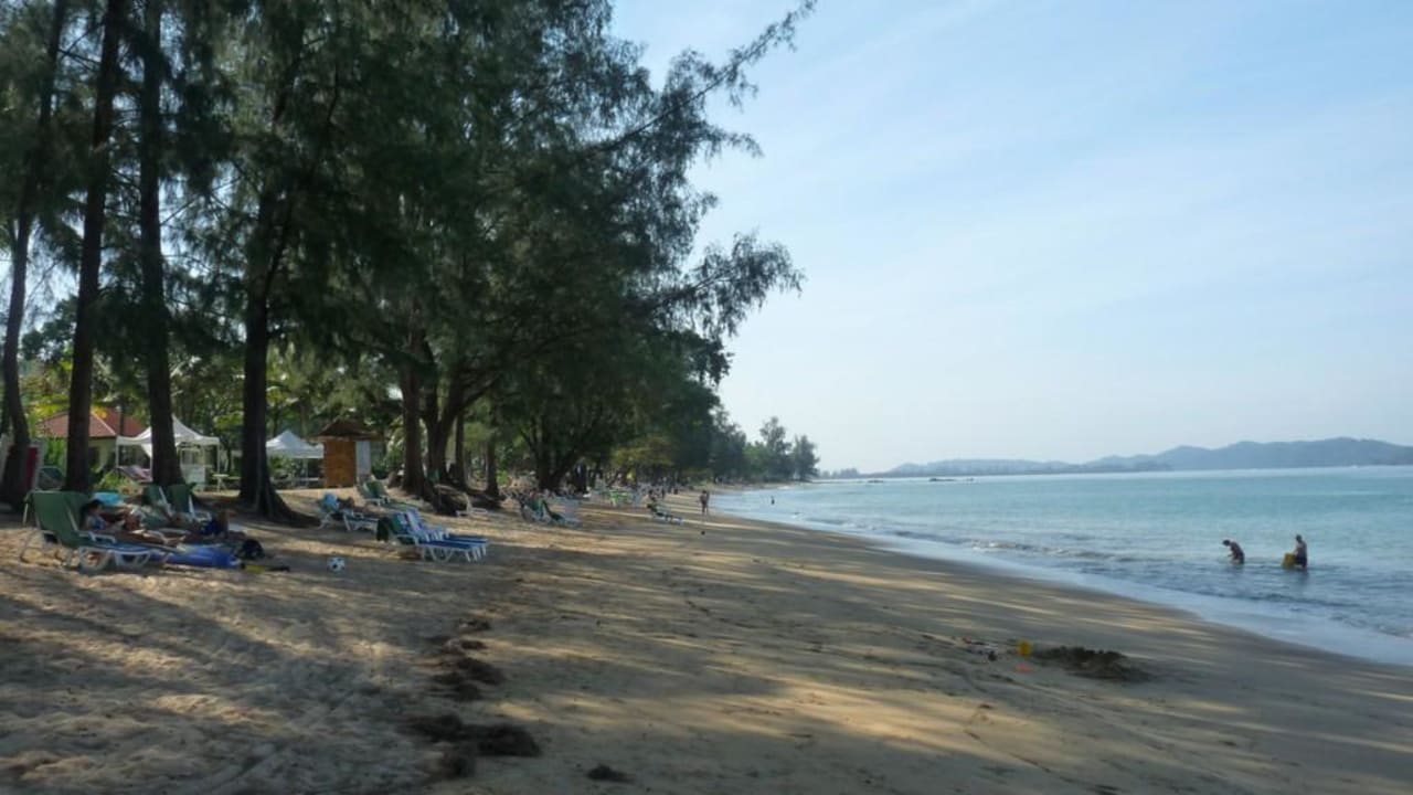 Vormittags am Strand The Briza Beach Resort Khaolak