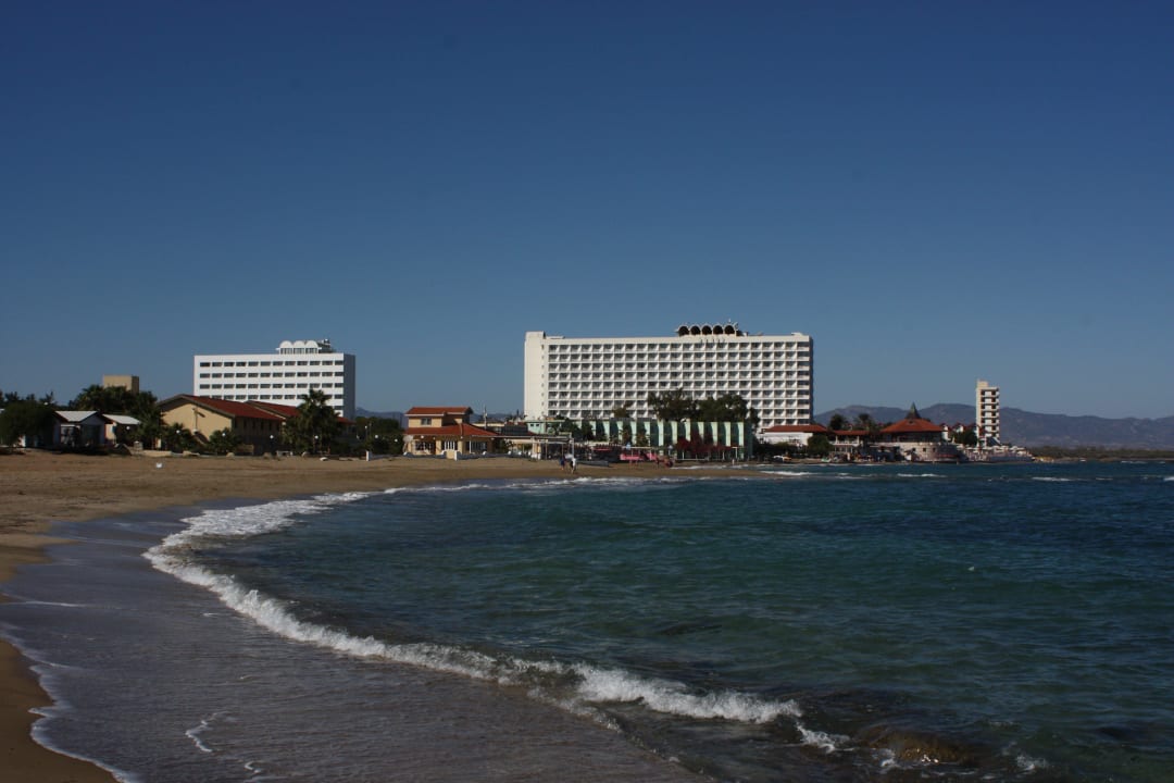 Hotelanlage vom südl. Strand Salamis Bay Conti Resort Hotel & Casino