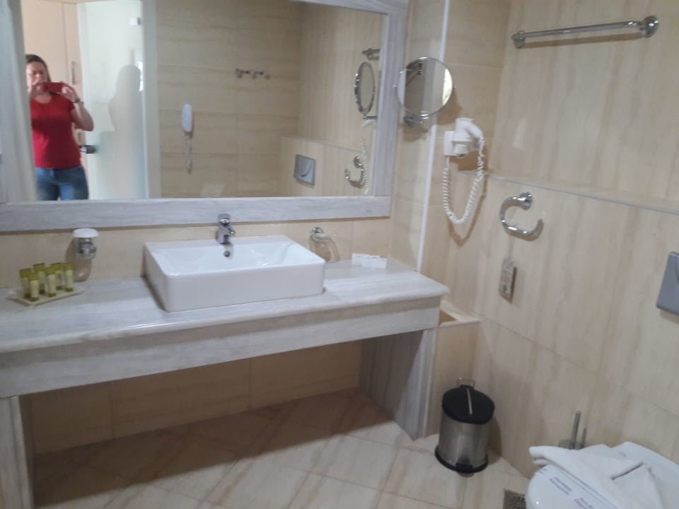 Zimmer Grand Blue Beach Hotel