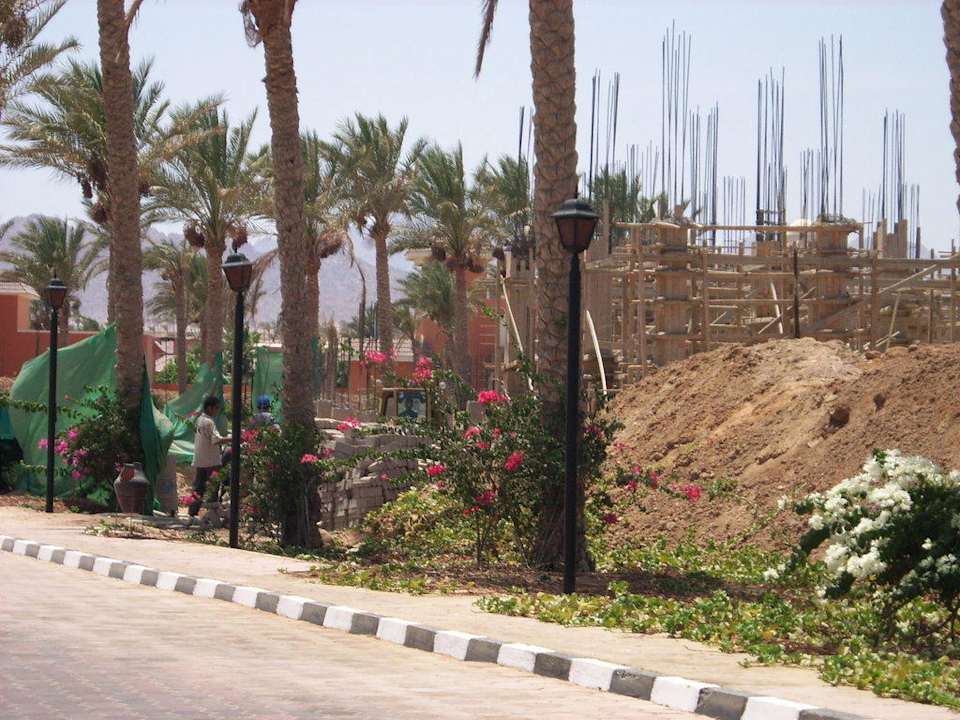 Baustelle nach Haupttor! Regency Plaza Aqua Park & Spa