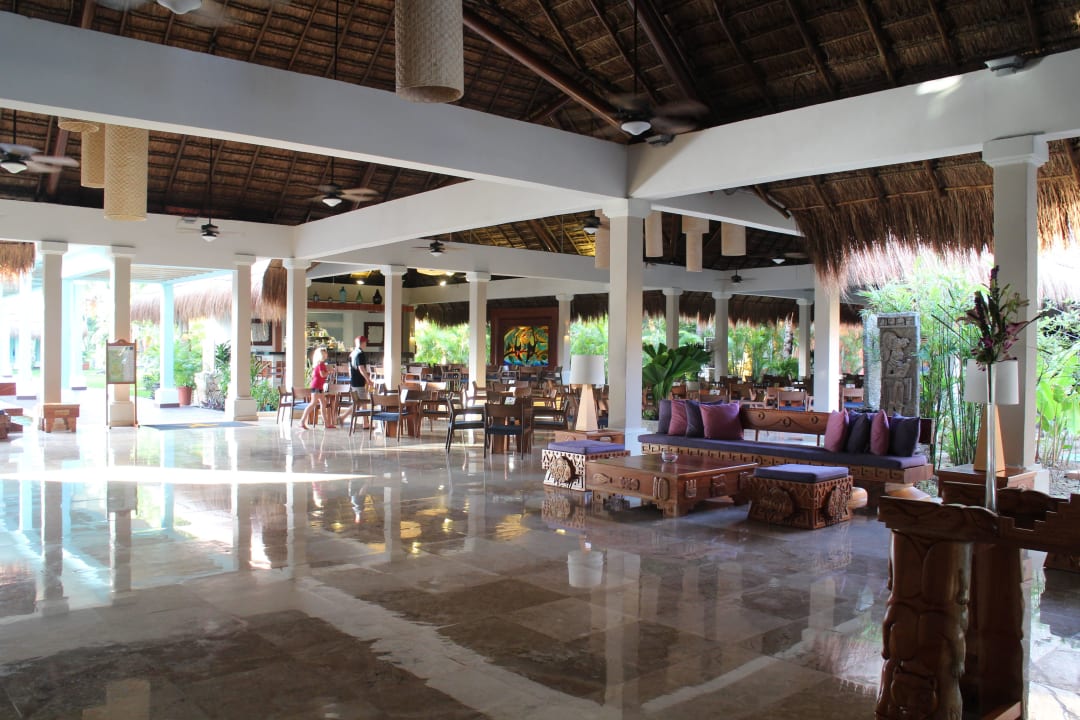 Riesige Lobby Iberostar Waves Tucan