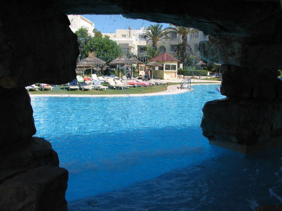 Activity Pool mit Blick aus der Pool Bar TUI MAGIC LIFE Africana
