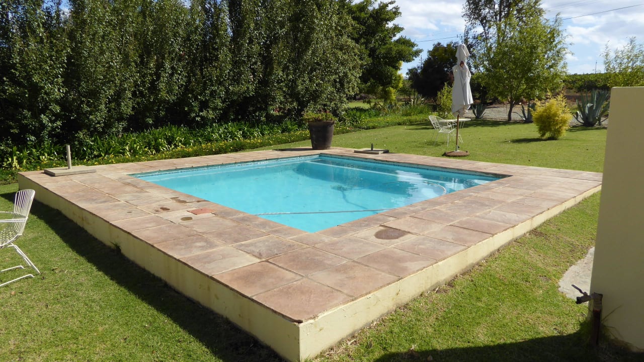 Kleiner Pool Wine Farm Wederom
