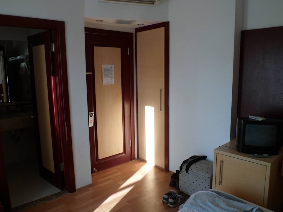 Kleiner Kleiderschrank Hotel Side Elis