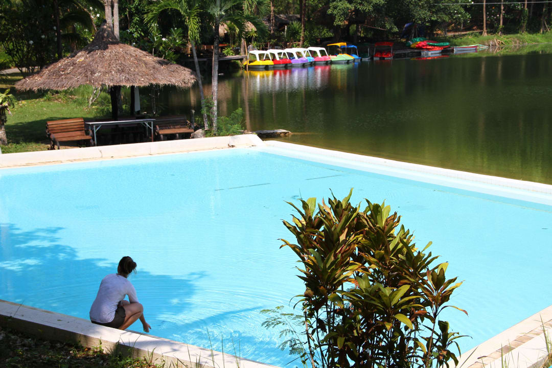 Relaxing Spa Pool  Home Phutoey River Kwai Resort