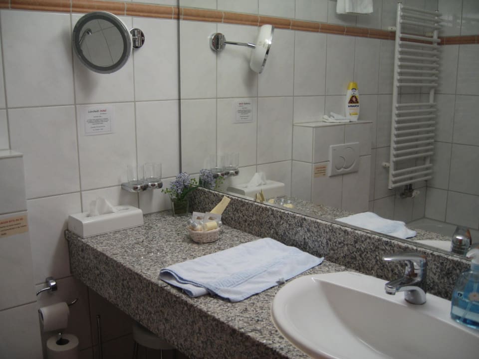 Bad im Zimmer Nr. 1 Hotel am Rathaus