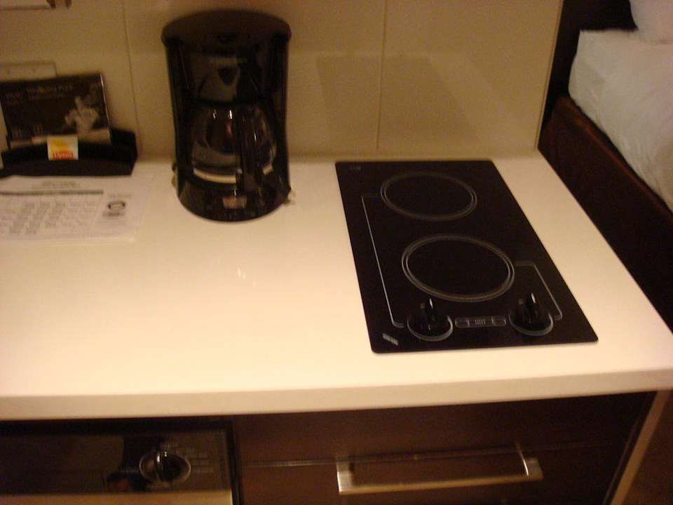 Cerankochfeld und Kaffemaschine Delta Hotels by Marriott New York Times Square