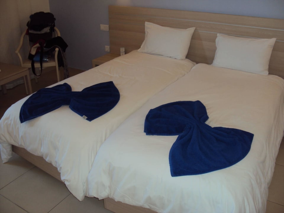 So  wurden die Pooltücher präsentiert Rhodos Horizon Resort