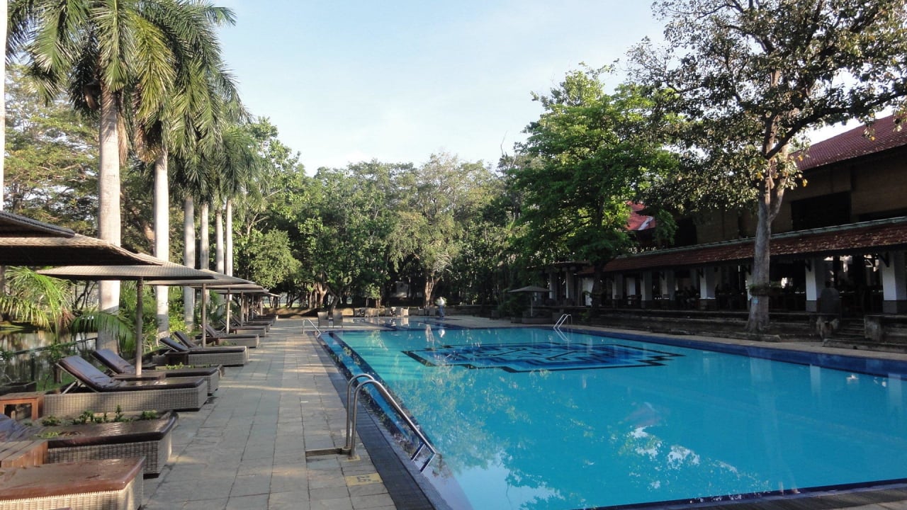 Pool und Restaurant Cinnamon Lodge Habarana