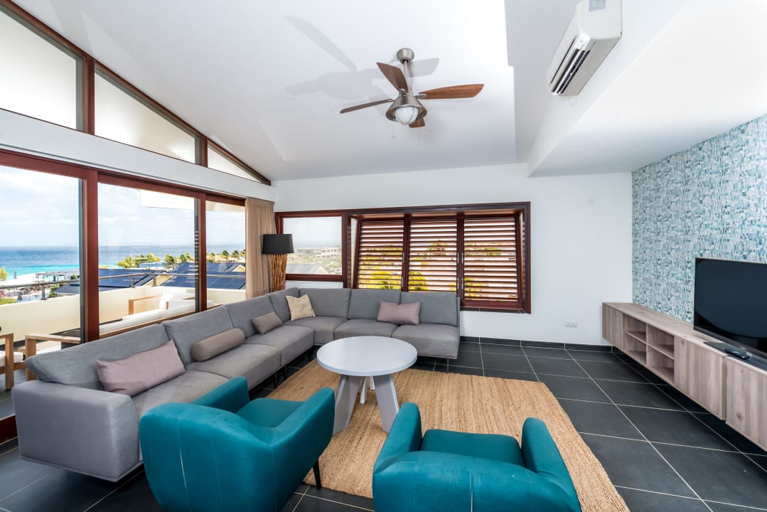 Zimmer Delfins Beach Resort Bonaire, Tapestry Collection by Hilton