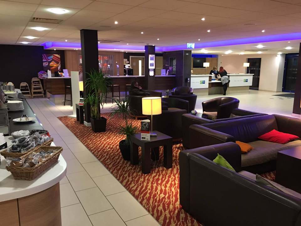 Geräumige Lobby Hotel Holiday Inn Express Kettering