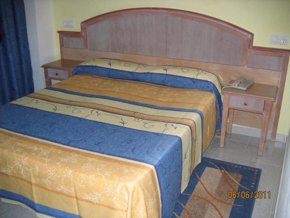 Französisches Bett Universal Hotel Castell Royal