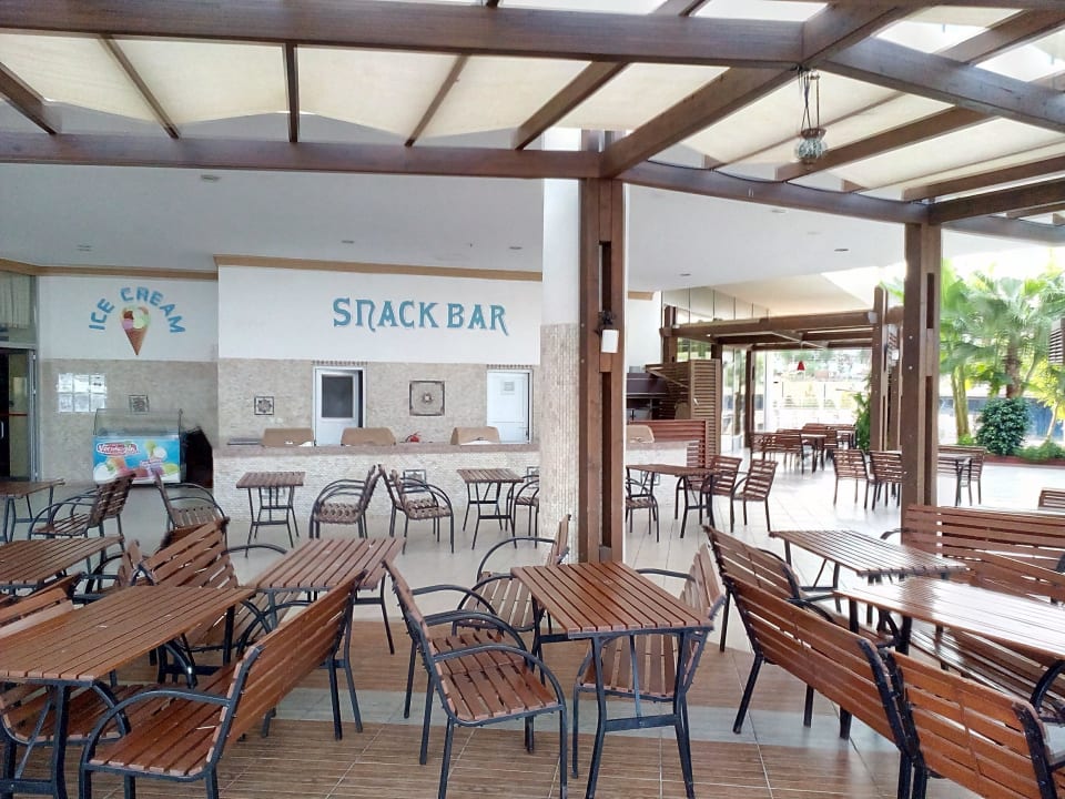 Snack u bazenu Cenger Beach Resort & Spa