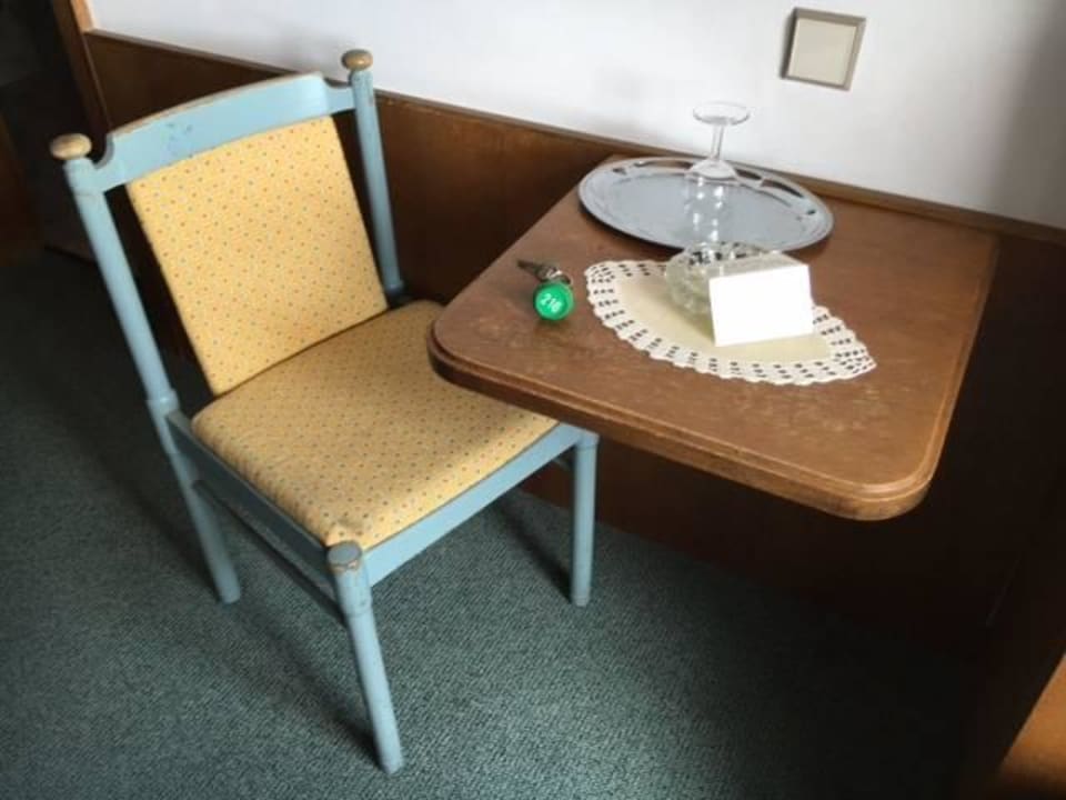 Einzige Sitzmöglichkeit im Raum Alpenromantik Hotel Wirler Hof