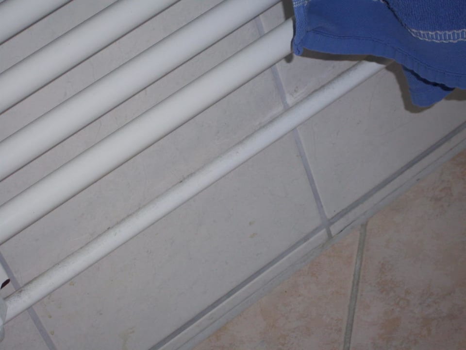 Flecken an Fliesen, Staub Haus Marinus