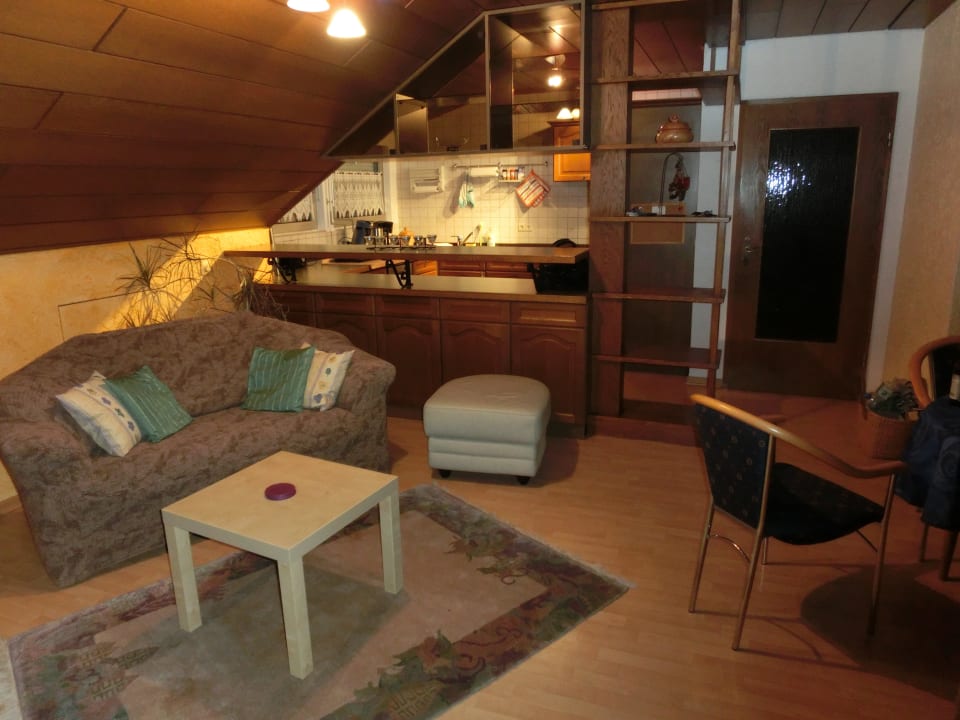 Wohn-/ Essbereich Ferienwohnung Keller