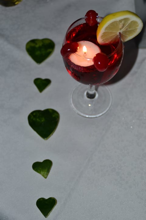 Tischdeko aus Melonenschalen Hane Family Resort