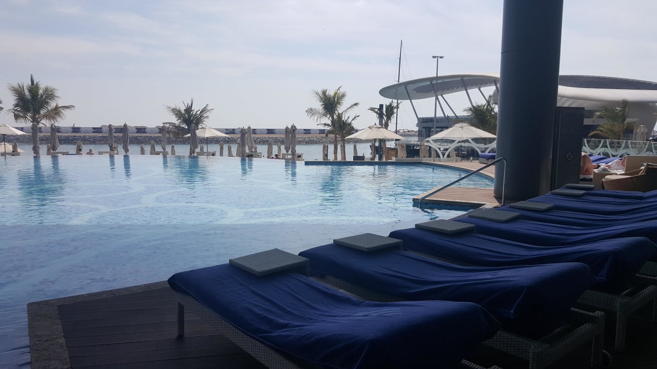 Pool Conrad Abu Dhabi Etihad Towers