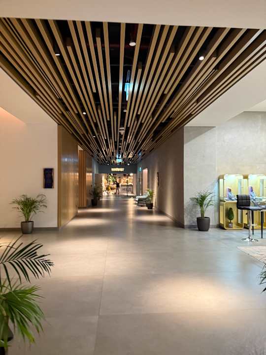 Lobby Mövenpick Resort Al Marjan Island