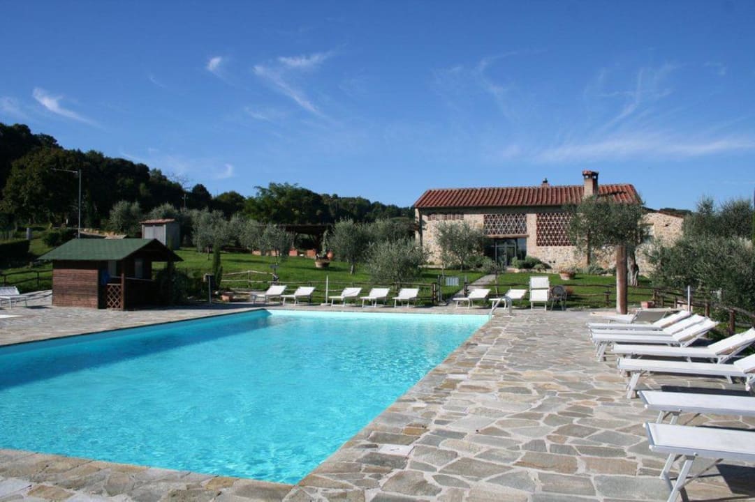 Der Pool mit Liegebereich Hotel Il Borgo Di Mariano