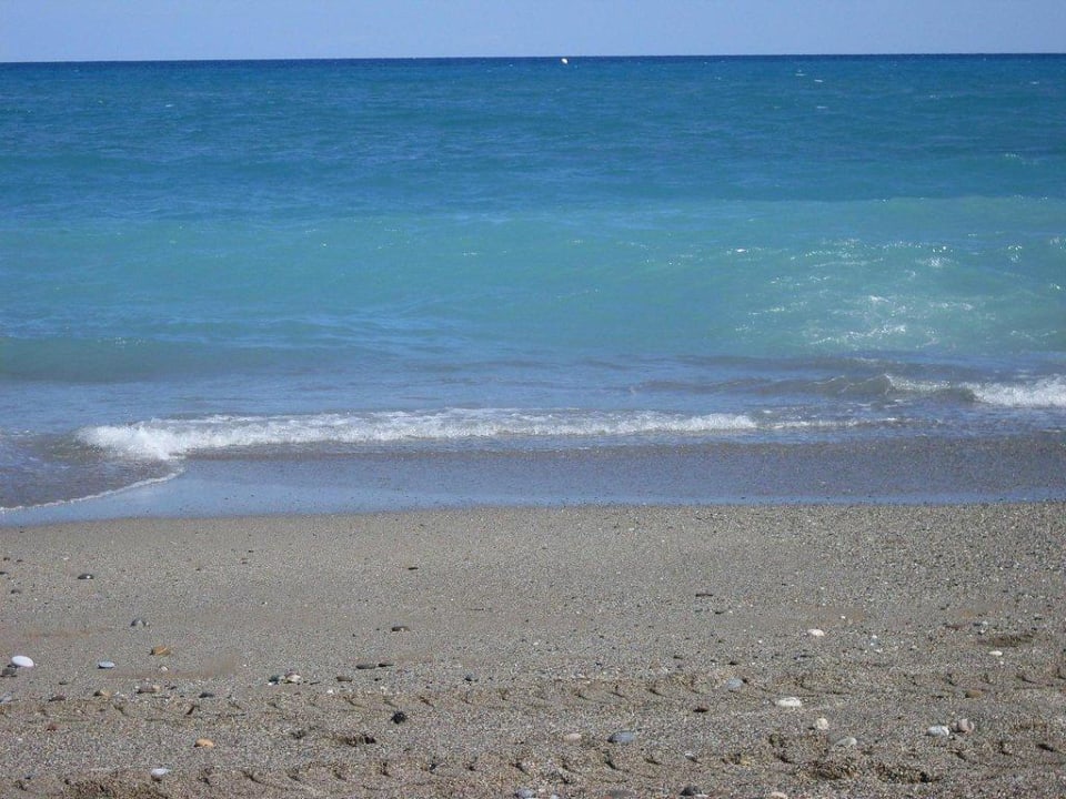 Strand und Wasser sehr sauber aber steinig Golden Beach Rethymnon