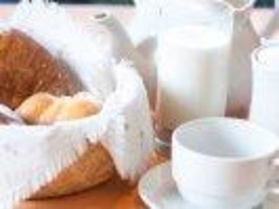 Frische Milch,Brötchen Pliegerhof