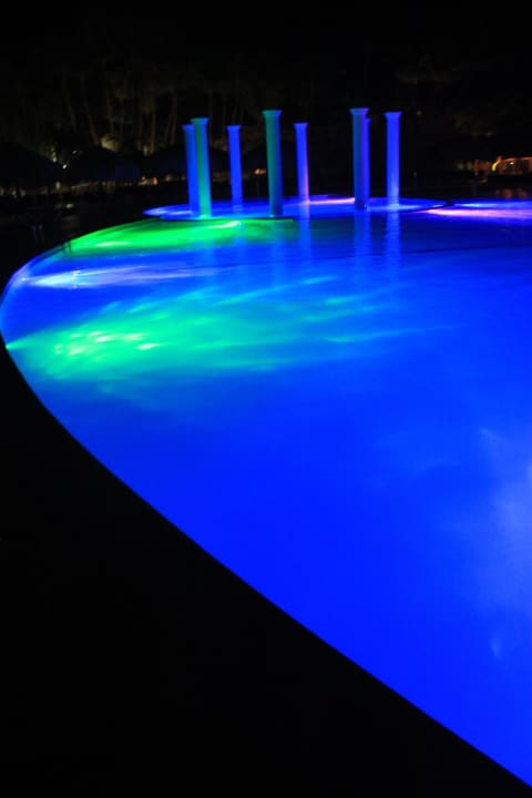 Pool bei Nacht Grand Palladium Select Bávaro Resort & Spa