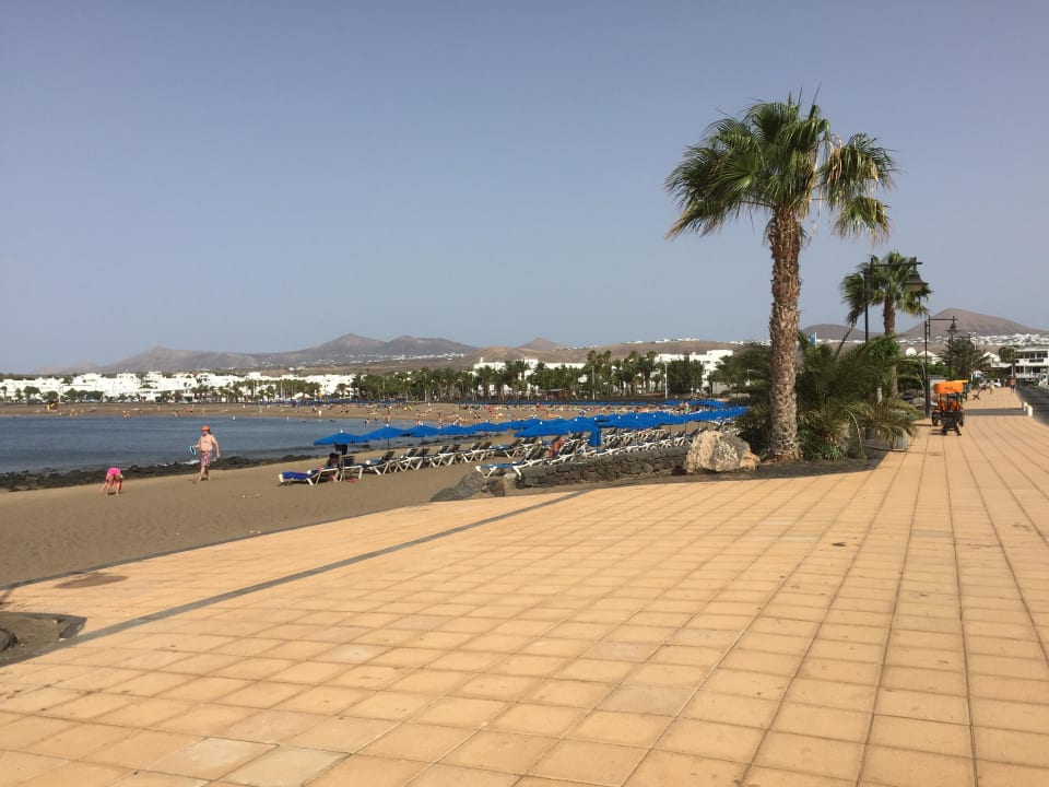 Strandpromenade Hipotels La Geria