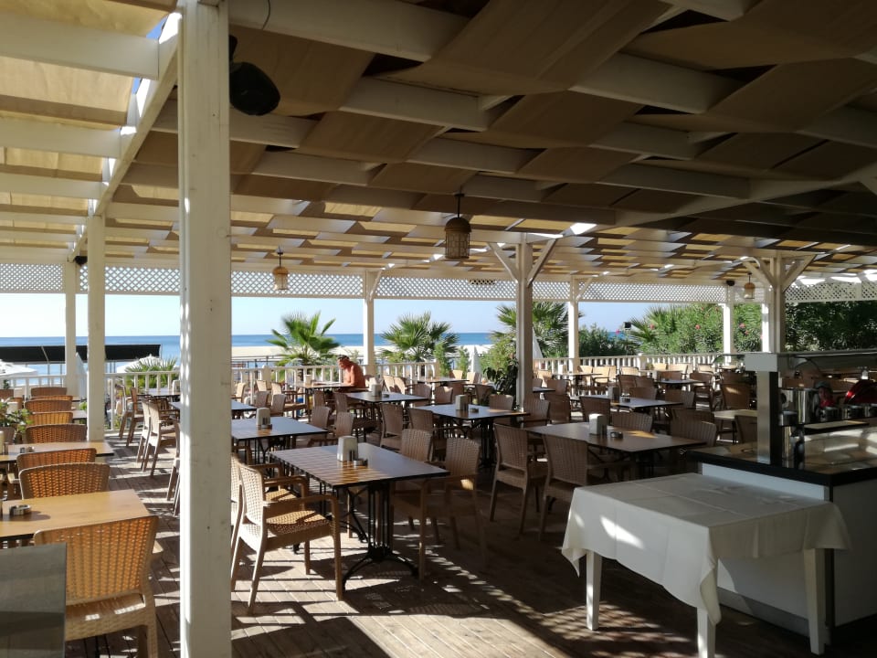 Strand Mary Hotel Side