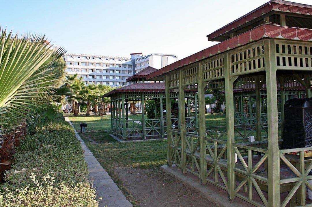 Sitzgelegenheiten am Strand Mira Meridia Beach Hotel