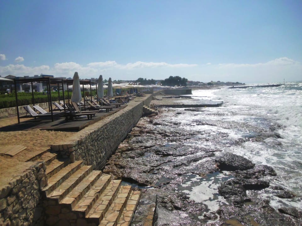 Blick zu den verschiedenen Stranbereiche Knossos Royal