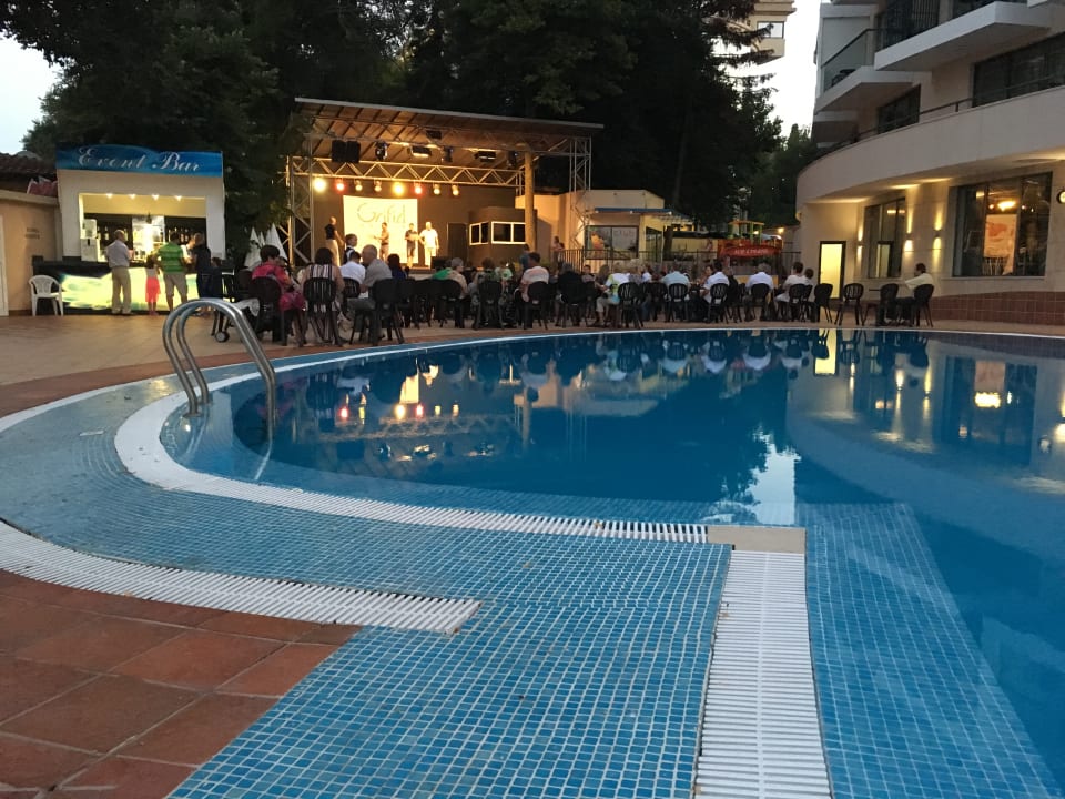 Pool GRIFID Vistamar