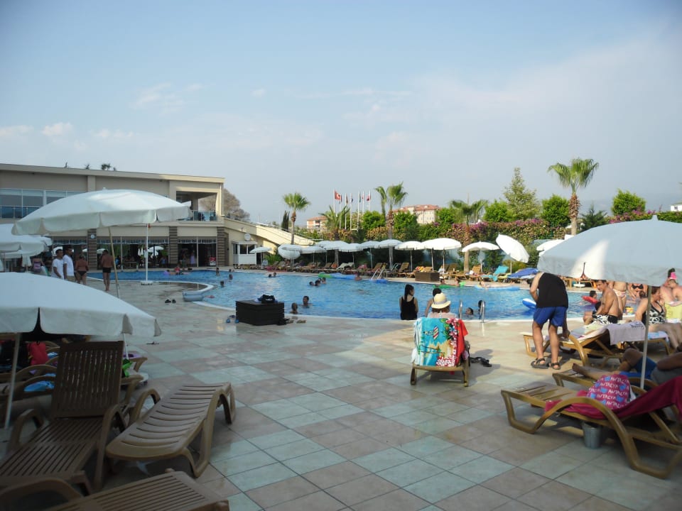 Pool Mittags Solivia Hotel