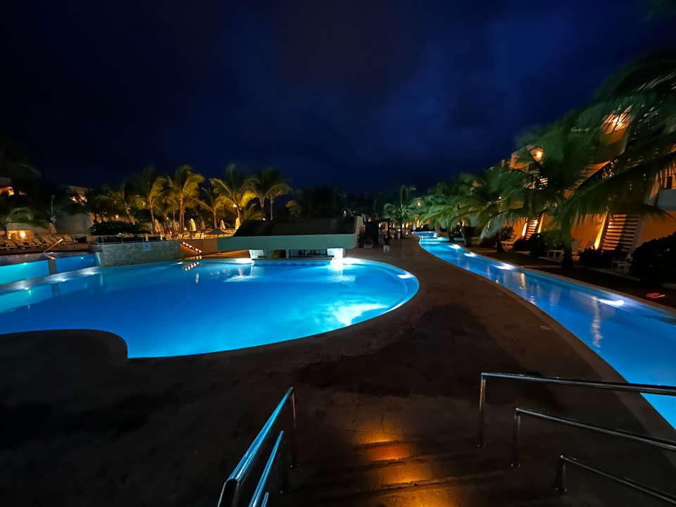 Pool Dreams Onyx Resort & Spa