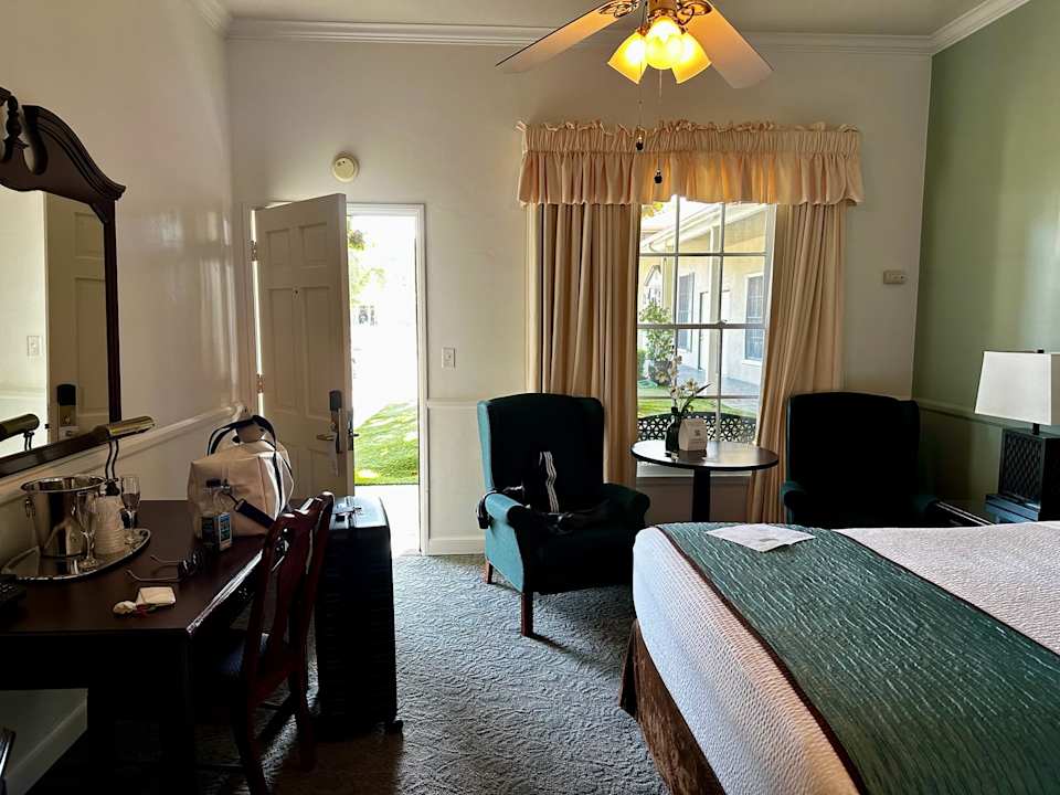 Zimmer Hotel Lavender Inn by the Sea
