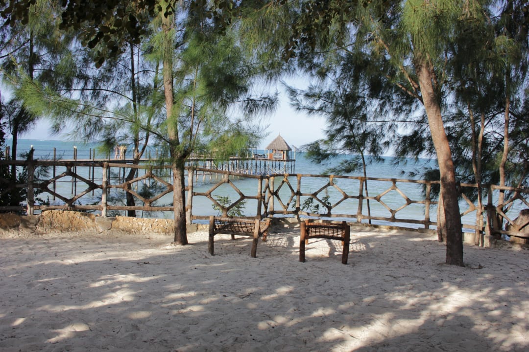 Im Hintergrund die Jettibar Spice Island Hotel & Resort