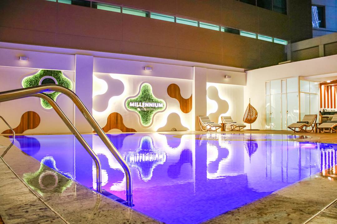 Pool Millennium Plaza Doha