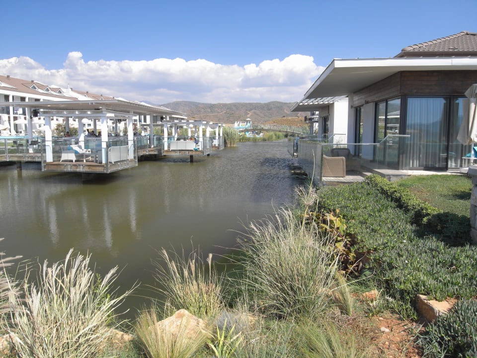 Blick vom Strand zum Hotel Jiva Beach Resort
