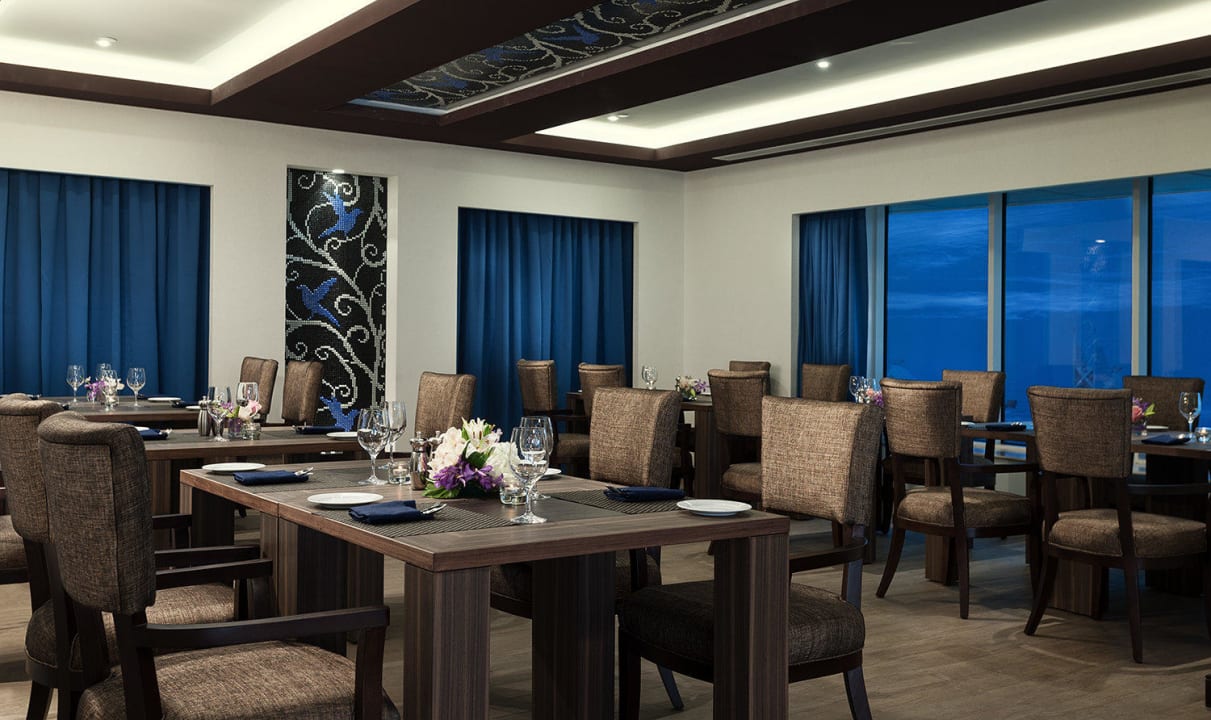 Zenses Restaurant & Lounge Carlton Downtown Hotel