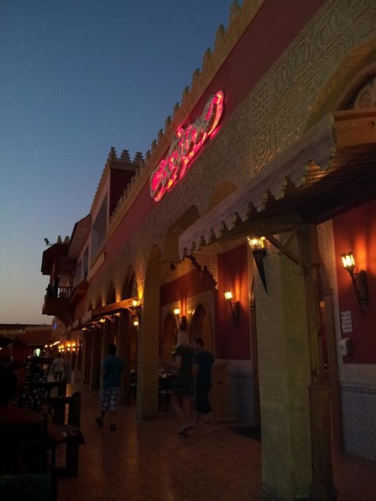 Hier gibt es frisch Gegrilltes am Spieß Pickalbatros Alf Leila Wa Leila Resort - Neverland Hurghada