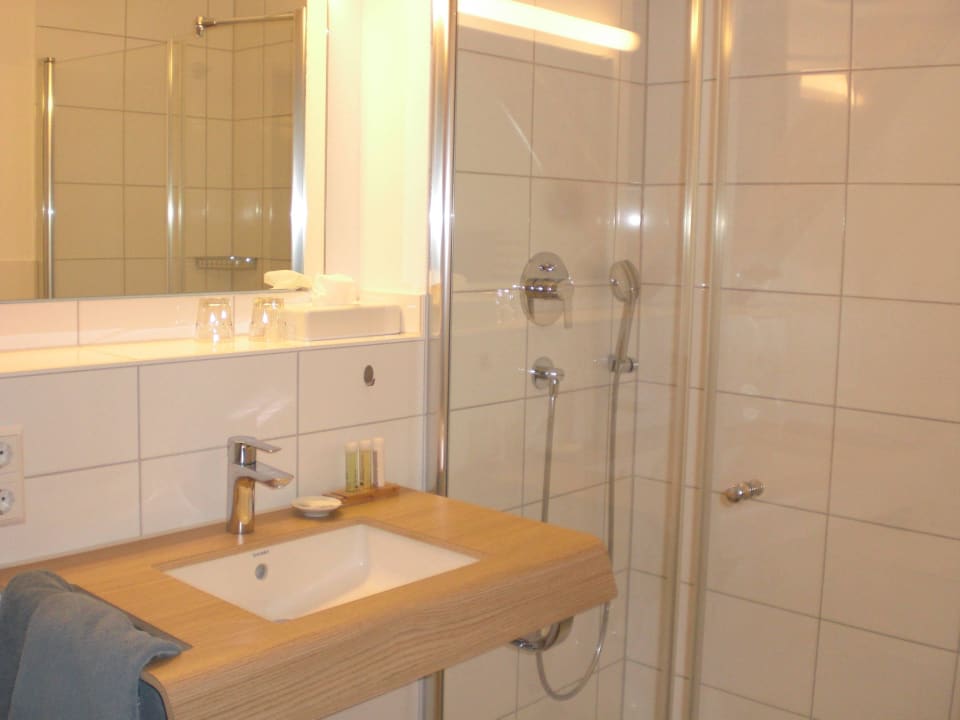 Bad mit großer Dusche Bodenseehotel & Restaurant Sternen