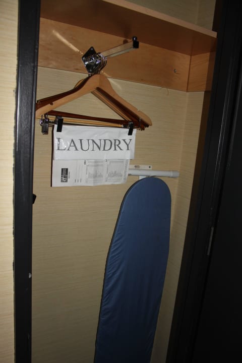 Kleiderschrank Hotel Holiday Inn Express New York City Wall Street