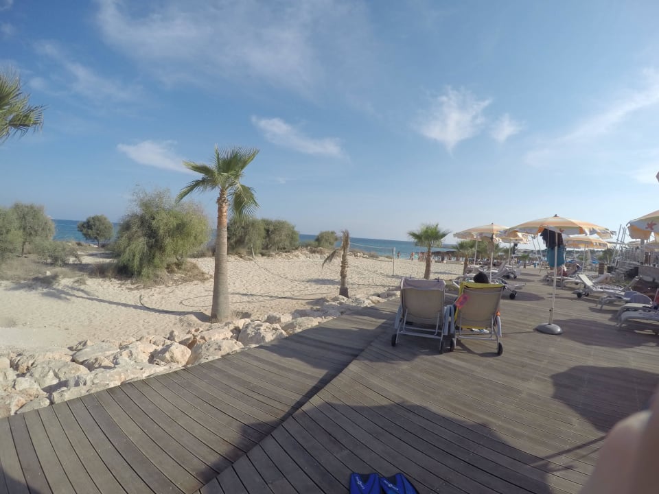 Aussicht vom hoteleigenen Liegeplateau Asterias Beach