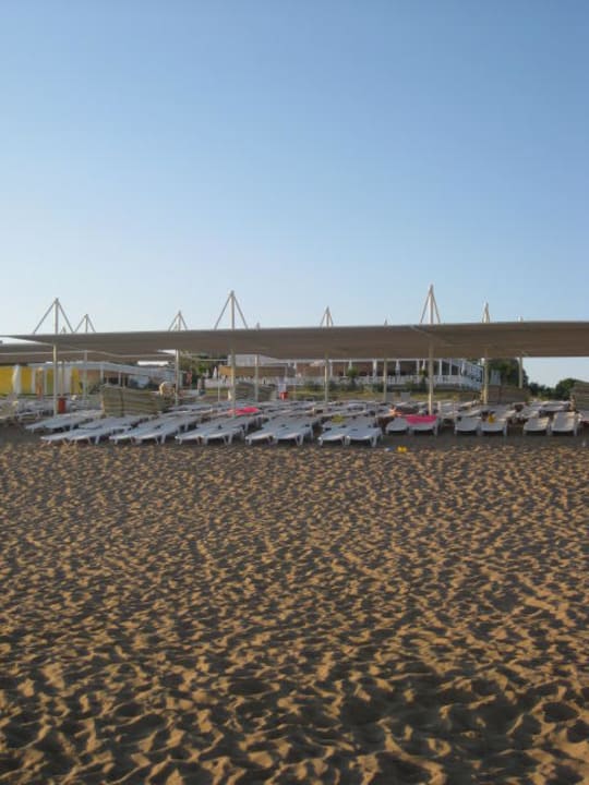 Strand Hotel Victory Resort