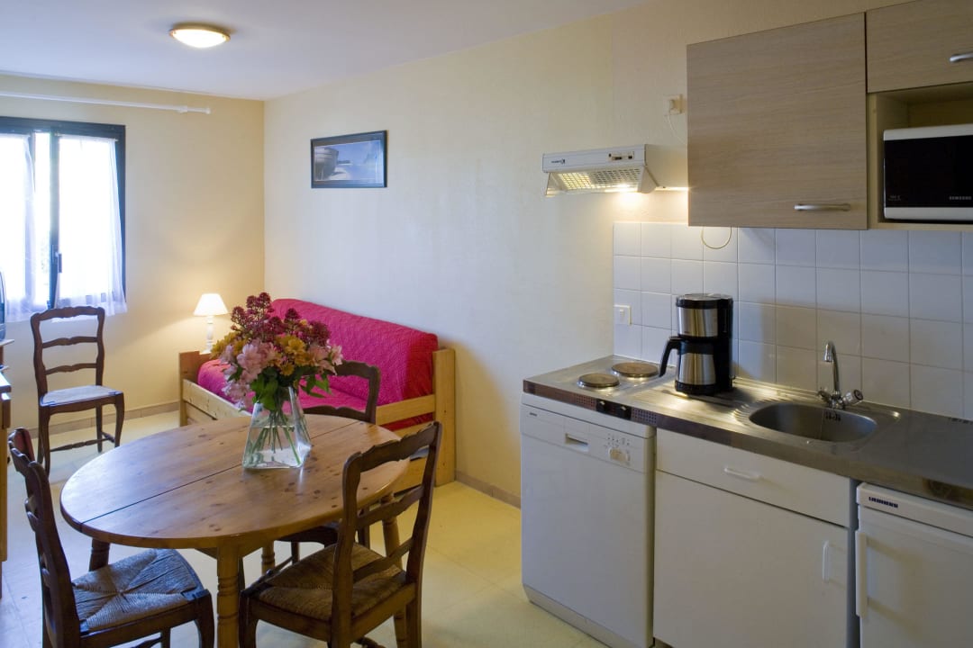 Salon séjour avec kitchenette équipée Appartements Saint Rémy