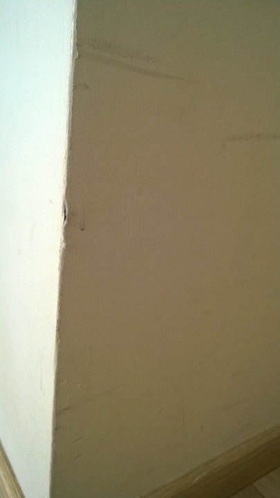 Kaputte Wände / Damaged walls Hotel Prima City