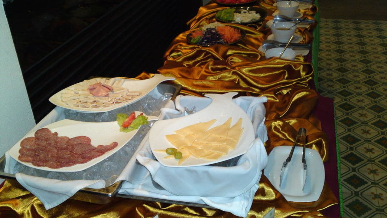 Frühstücksbüffet The Briza Beach Resort Khaolak