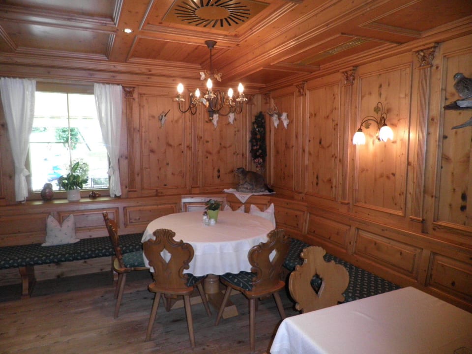 Gemütlich rustikales Ambiente im Restaurant. Platzlhof - Mein Hotel im Zillertal